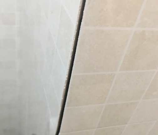 梨树瓷砖空鼓维修公司分享阳台瓷砖脱落的修复过程可以分为以下几个步骤
